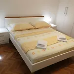 Πανσιόν Rooms Besker 3*