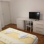 Rooms Besker 3*